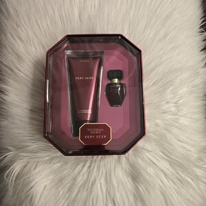 Victoria's Secret Very Sexy Fragrance & Body Lotion Gift Set - Burgundy